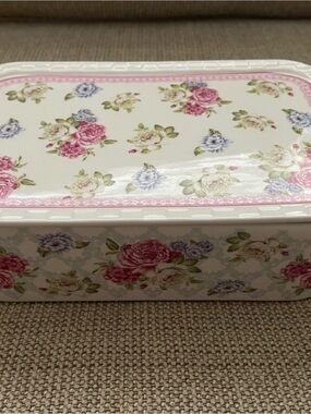 Grace Pantry English Rose Porcelain Covered Casserole Serving Dish
